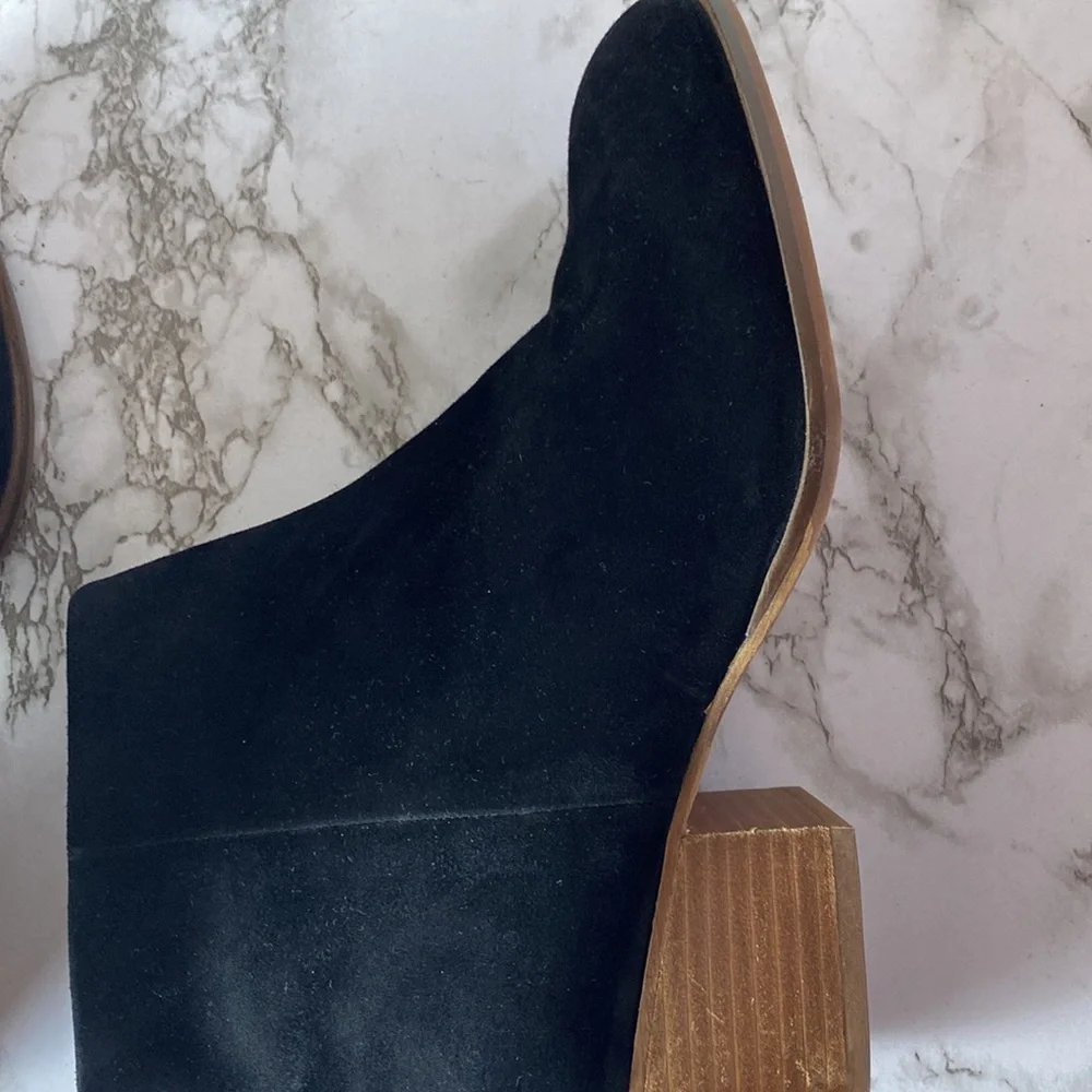 Seychelles Floodplain Suede  Bootie Black Size 8.5  Ankle Boots 2” heel